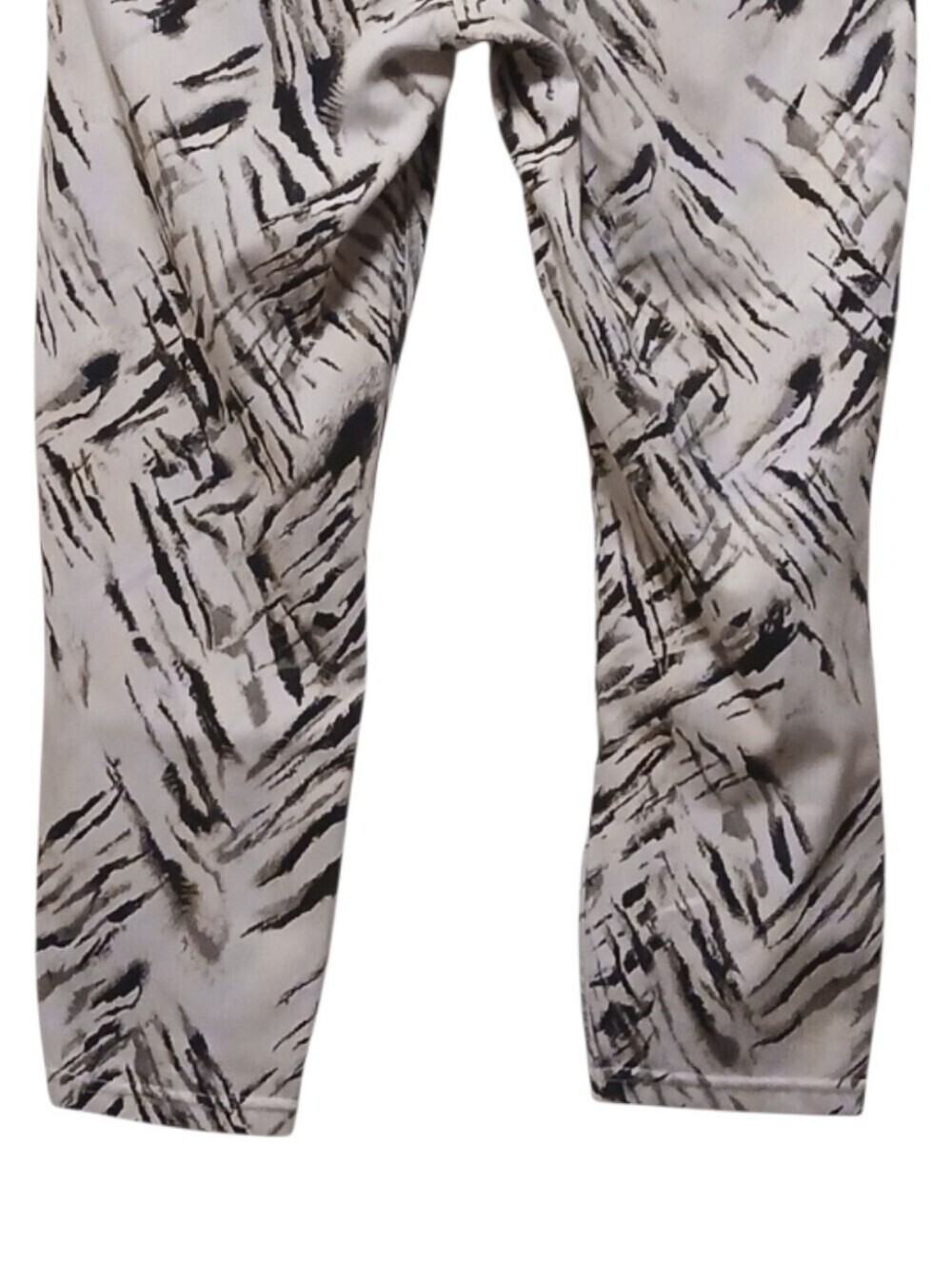 Hue -NWOT Multi Colored Denim Jeans,Geometric Print,5 Style Pockets,Button & Zip - Picture 10 of 11